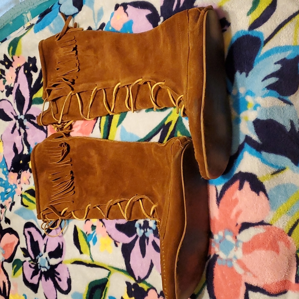 Minnetonka leather moccasin boots, Brown, size 9